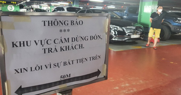 thumbnail - Xe công nghệ ngưng 'leo lầu' đón khách ở nhà xe sân bay Tân Sơn Nhất