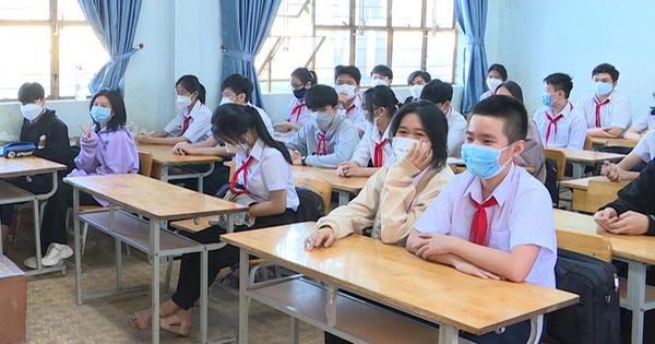 Bình Phước nghiêm cấm bán đồng phục học sinh trong trường học