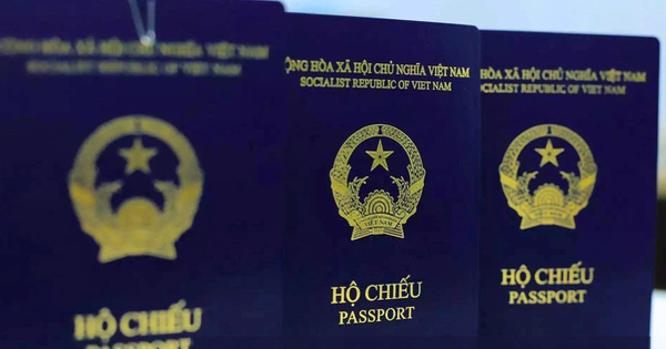 thumbnail - Vương quốc Anh chấp nhận hộ chiếu màu xanh tím than của Việt Nam