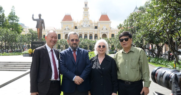 thumbnail - Cựu thủ tướng Israel thăm các di tích ở Sài Gòn