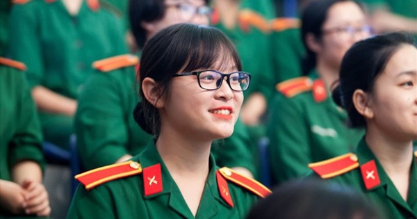 thumbnail - Thí sinh nữ đạt điểm gần tuyệt đối mới trúng tuyển Học viện Khoa học quân sự năm 2022