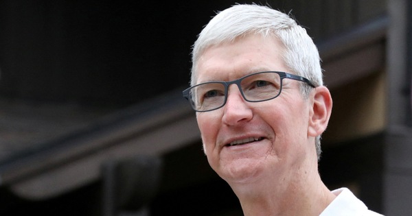 Apple giảm 40% lương thưởng của Tim Cook