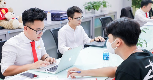 英語をよく勉強し、UEFに申請するときに最大100％の奨学金を受け取ります