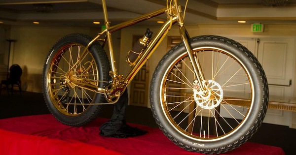 ランボルギーニ ウラカンのほぼ 5 台分に相当する、歴史上最も高価なバイクの謎