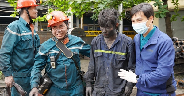 Giải cứu hai công nhân than mắc kẹt do tụt lò