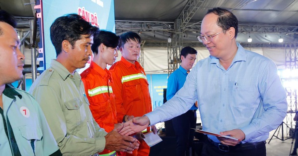 Tháng công nhân: Đối thoại, thương lượng về việc làm, lương thưởng