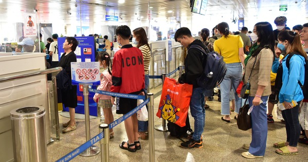 4月30日を機に国内航空券の価格が異常に高くなり、海外旅行を選択する人も多い