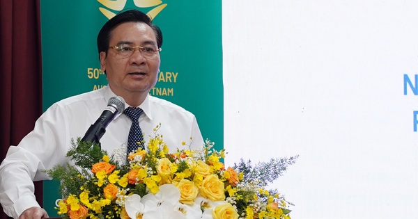 Ngành học nào giúp sinh viên có việc làm nhiều nhất?