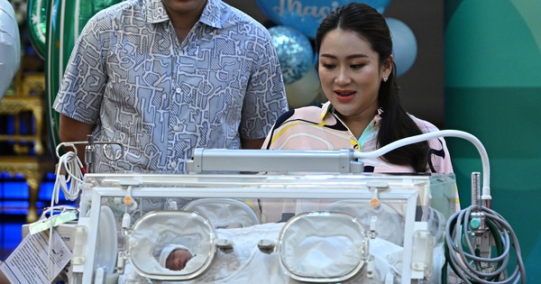 ลูกสาวทักษิณ อวดทารกแรกเกิด กลับมาแข่งชิงนายกฯไทย