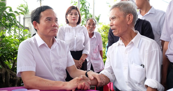 Vice Premier Tran Luu Quang visits victims of the attack on 2 offices ...