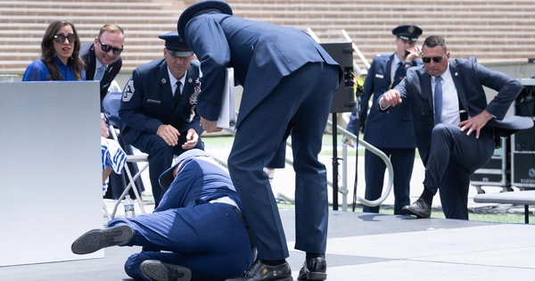 biden-vap-te-2-16856674472291096316674-165-0-1212-2000-crop-1685667974207667442947.jpg