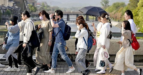 Nhật Đối Mặt Với Mùa Hè 'Cực Nóng', Hàng Trăm Người Nhập Viện Do Sốc Nhiệt  - Tuổi Trẻ Online