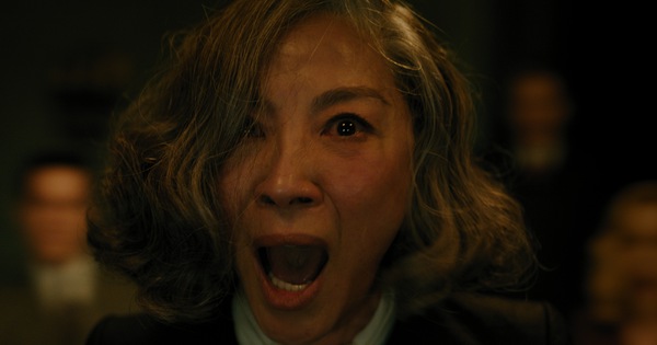 楊紫瓊在《威尼斯鬧鬼》中飾演靈媒