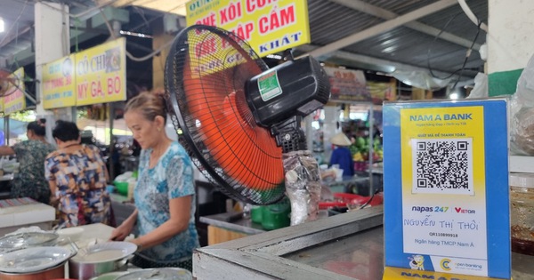 Mua mớ rau ở chợ quê Đà Nẵng cũng quét mã QR, thanh toán 'ting ting' - Tuổi Trẻ Online