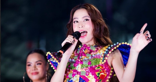 1月14日のエンターテインメントニュース: ホアン・トゥイ・リンは昨年の傑出した歌手にふさわしいか?