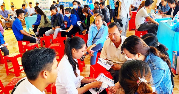 Vì sao người miền Tây ồ ạt ‘đi Bình Dương’? – Kỳ 2: Rời quê để kiếm thu nhập cao hơn