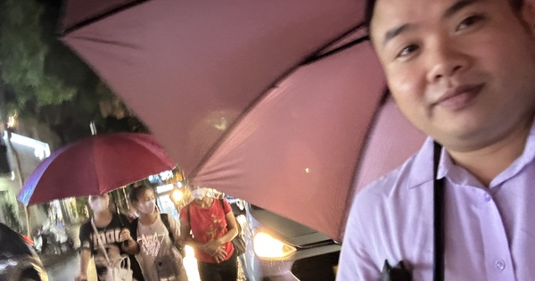 Dân mạng rần rần khen thanh niên giúp 3 mẹ con tìm việc: Nhắc nhớ về lòng tốt và suy nghĩ tích cực