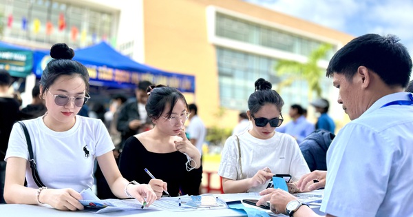 Giúp người lao động hiểu hơn về không dùng tiền mặt