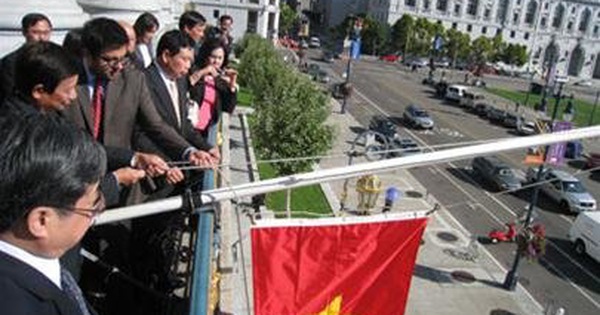 Lễ thượng cờ Việt Nam tại San Francisco đã trở thành một sự kiện đầy tưng bừng và ý nghĩa trong khu phố Little Saigon của thành phố này. Hàng nghìn người Việt đã đến dự và tự hào đưa cờ sáng tạo của mình vào cuộc diễu hành. Cùng nhau, chúng ta tiếp tục giữ vững tình yêu và tôn trọng vời quốc kỳ Việt Nam.