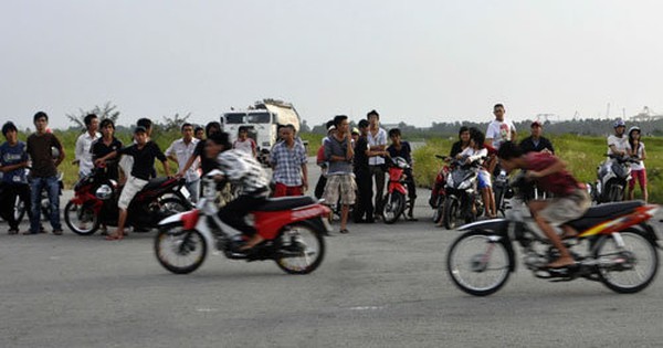 Kinh hoàng đua xe ăn tiền - Tuổi Trẻ Online