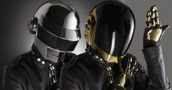 Daft Punk - một trong những nghệ sĩ âm nhạc điện tử nổi tiếng nhất thế giới. Đến đây với chúng tôi để thưởng thức những ca khúc tuyệt vời của họ và cùng nhớ lại những kỷ niệm đáng nhớ với những hình ảnh tuyệt đẹp của Daft Punk.