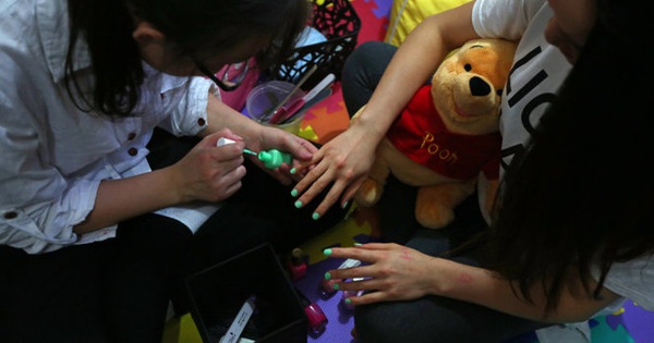 Nhọc nhằn nghề nail ở Mỹ, nhân viên bị bóc lột - Tuổi Trẻ Online