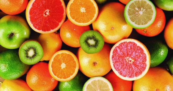 Vitamin C có liên quan gì đến axit uric và quá trình đào thải axit uric qua thận?
