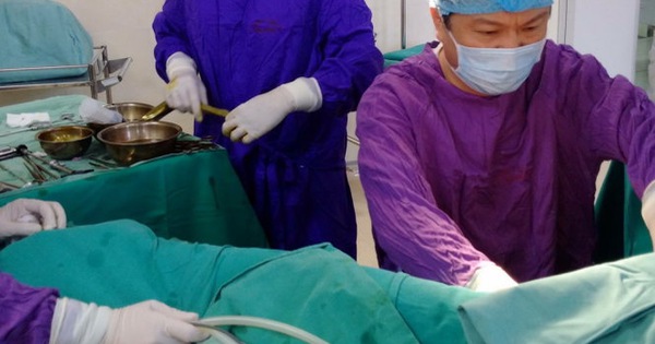 Phẫu thuật bộ phận sinh dục nam được thực hiện như thế nào và mất bao lâu?
