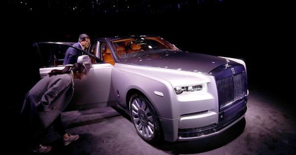 RollsRoyce Phantom Rolls Royce Phantom Drophead Coupe On Road Price  Petrol Features  Specs Images