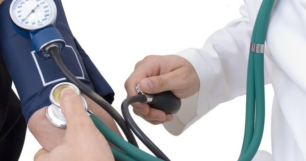 Cách điều trị và kiểm soát huyết áp 160/90 là gì?
