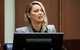 Người đẹp Amber Heard khóc lóc trước tòa vì bị dọa 'nướng chín' con cái
