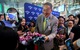 Thủ tướng Thái Lan đích thân đón đoàn khách du lịch Trung Quốc