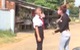 Nữ sinh lớp 7 bị mẹ bạn học cùng lớp đánh trước cổng trường